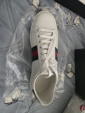 Gucci White Leather Sneakers with Green and Red Web Stripe